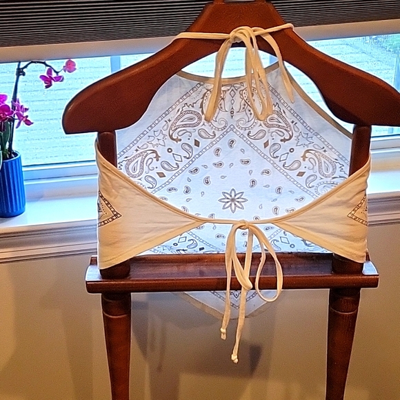 Whit and blank handkerchief print halter top - Picture 3 of 4